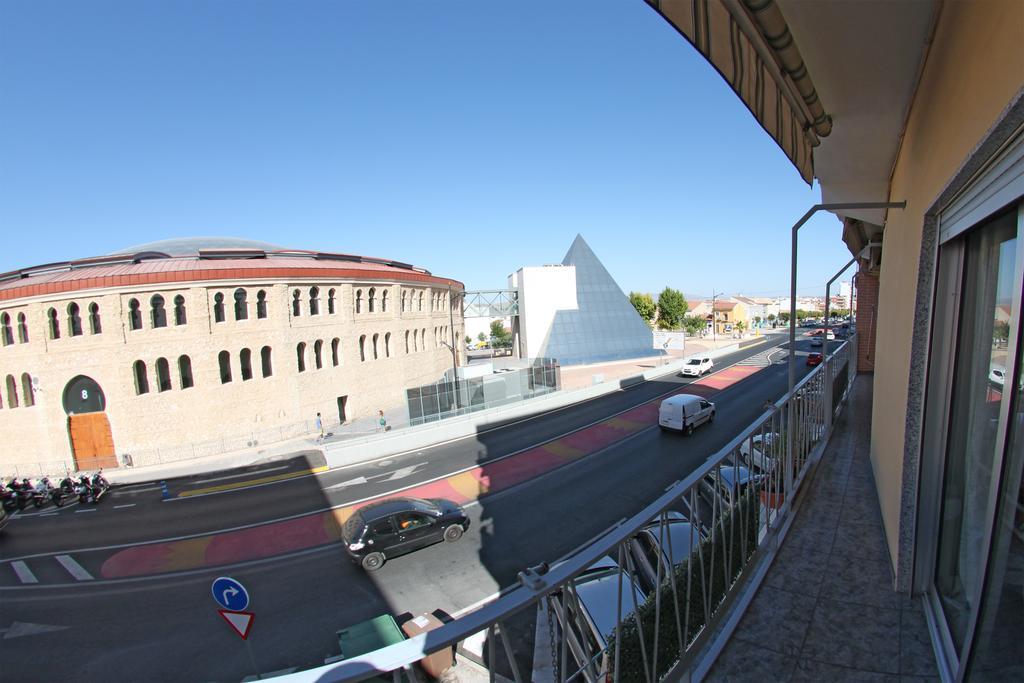 Apartamento El Mirlo Blanco Villena Exterior foto